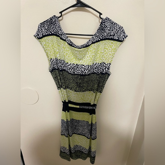 ✨Banana Republic Short Sleeve Green Cheetah Print Dress Size L - Picture 7 of 10